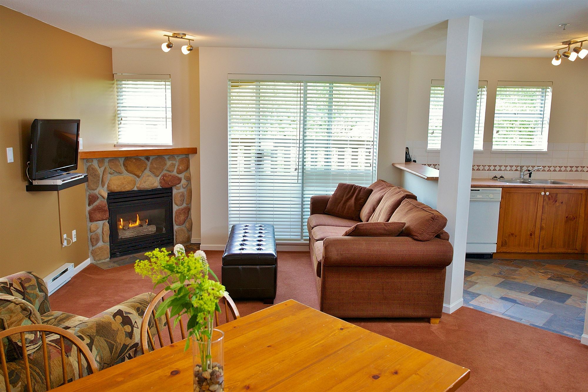 Town Plaza By Mountainview Accommodation Whistler Exterior foto